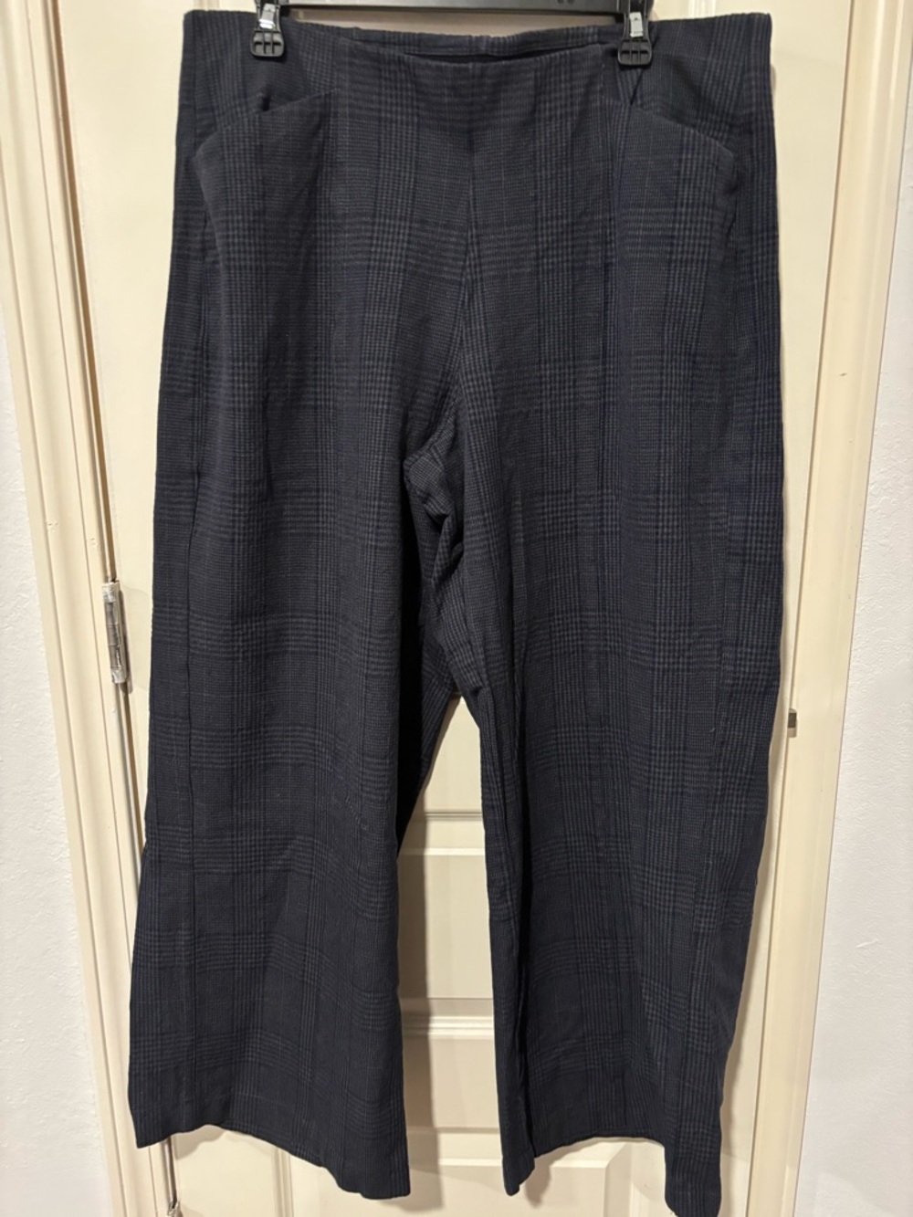 Old Navy Women’s Plaid Wide-Leg Pants in Dark Gray and Navy Plaid